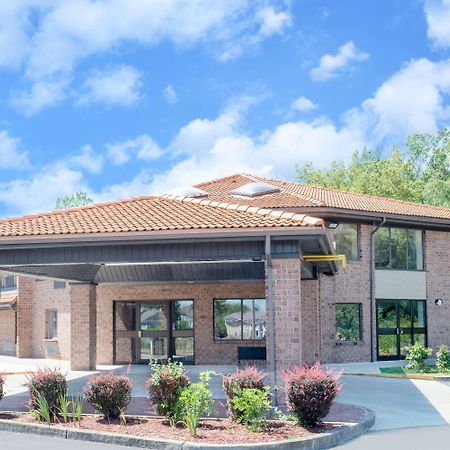 Days Inn By Wyndham Geneva/Finger Lakes Extérieur photo