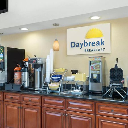 Days Inn By Wyndham Geneva/Finger Lakes Extérieur photo