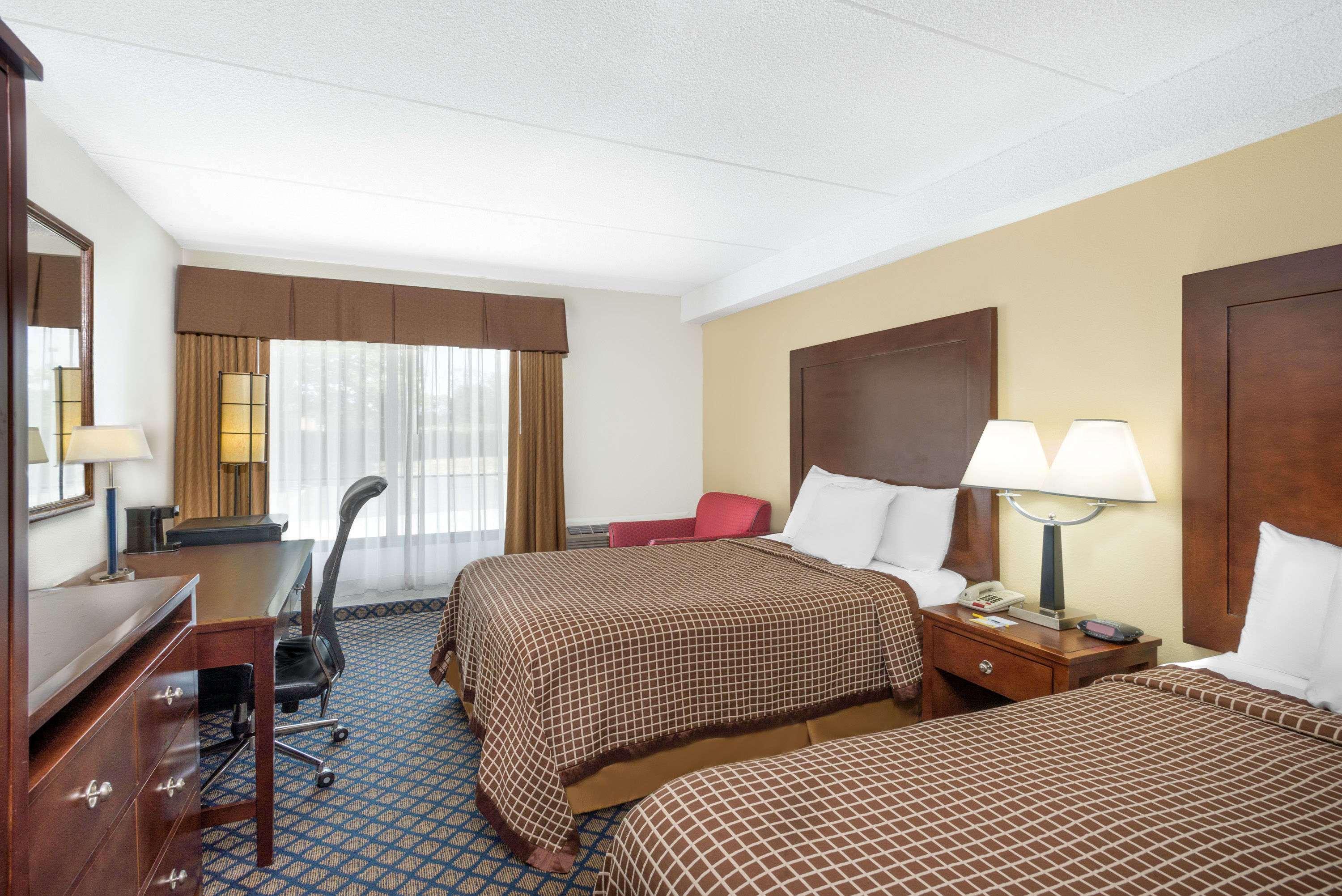 Days Inn By Wyndham Geneva/Finger Lakes Extérieur photo