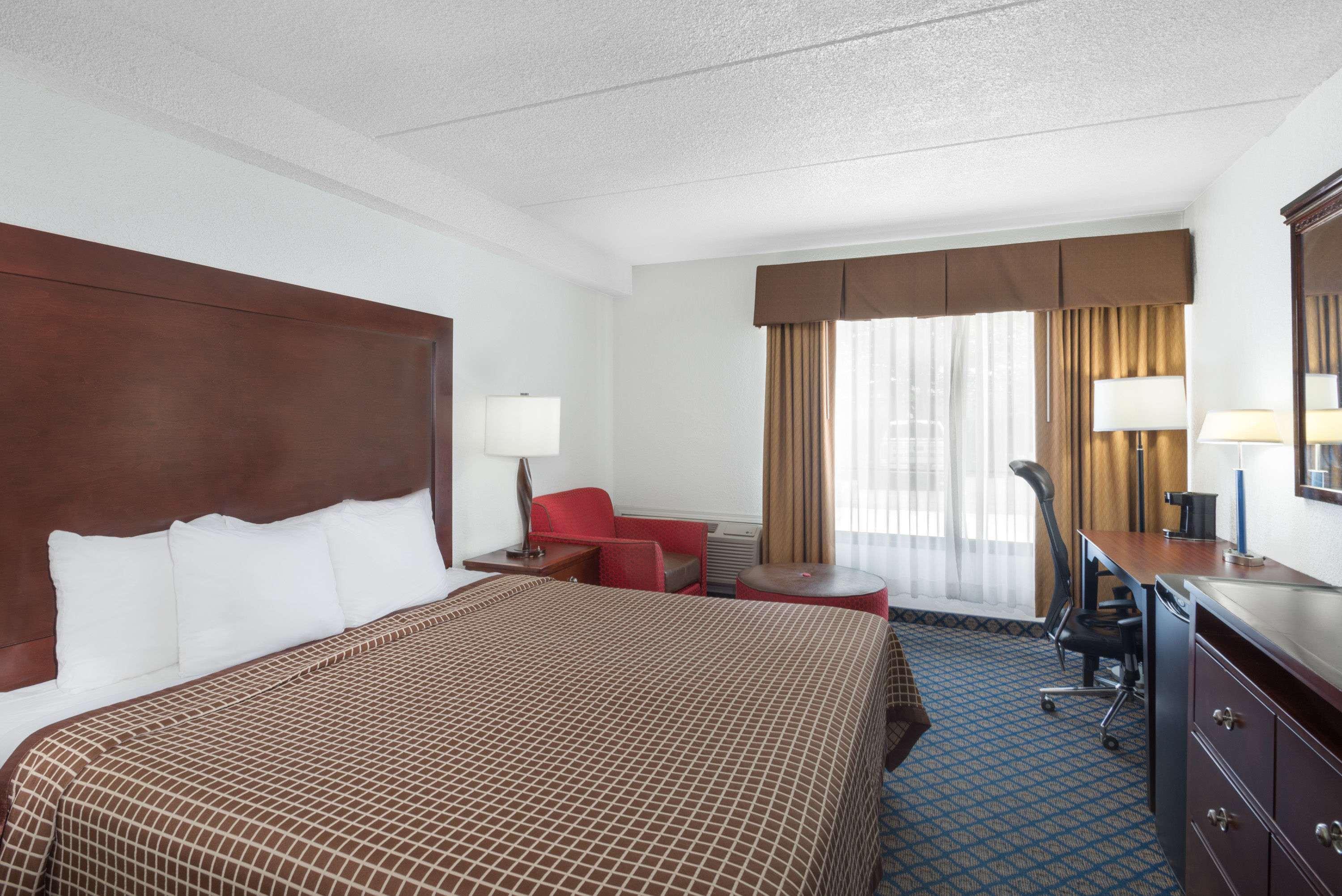 Days Inn By Wyndham Geneva/Finger Lakes Extérieur photo