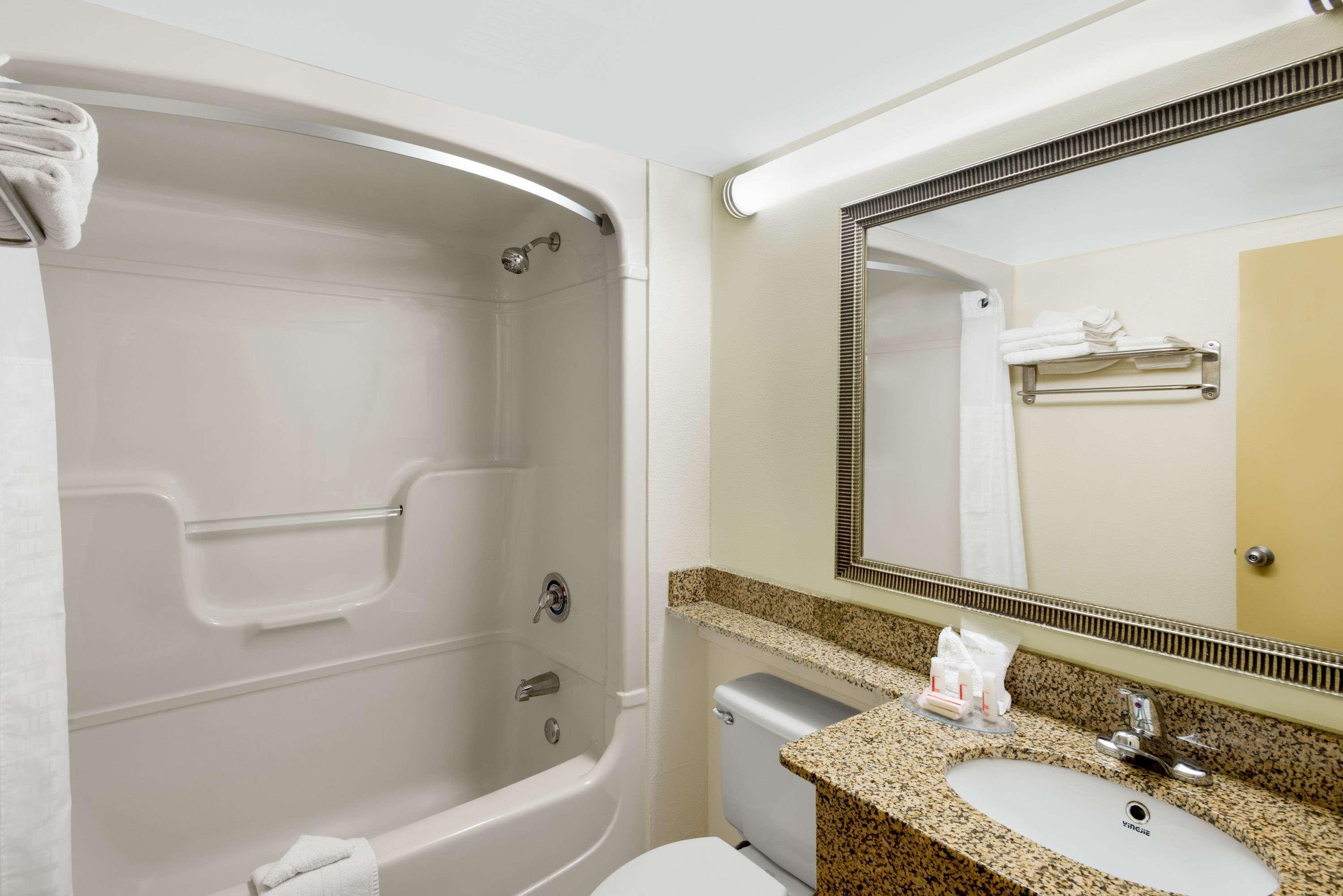 Days Inn By Wyndham Geneva/Finger Lakes Extérieur photo