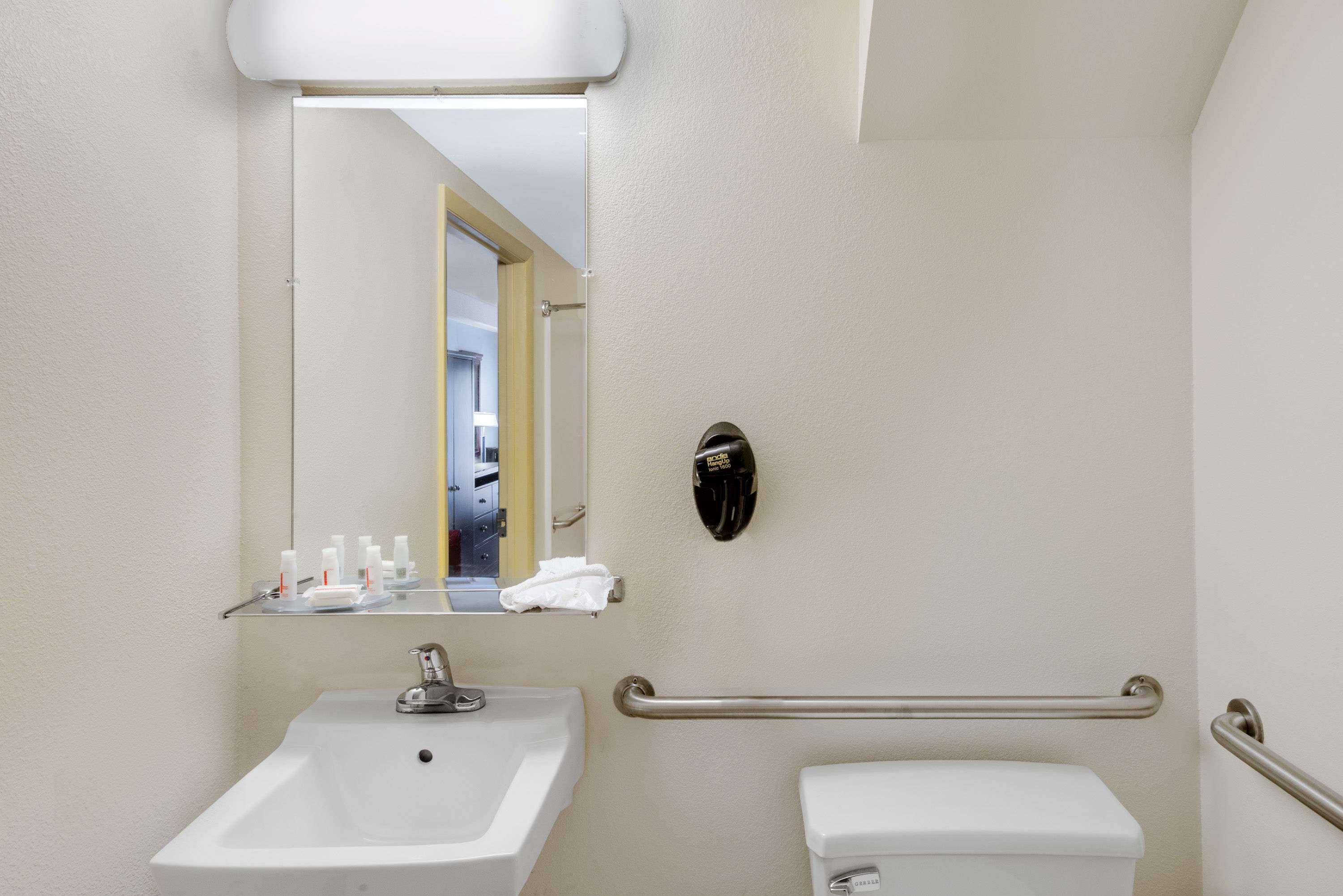 Days Inn By Wyndham Geneva/Finger Lakes Extérieur photo
