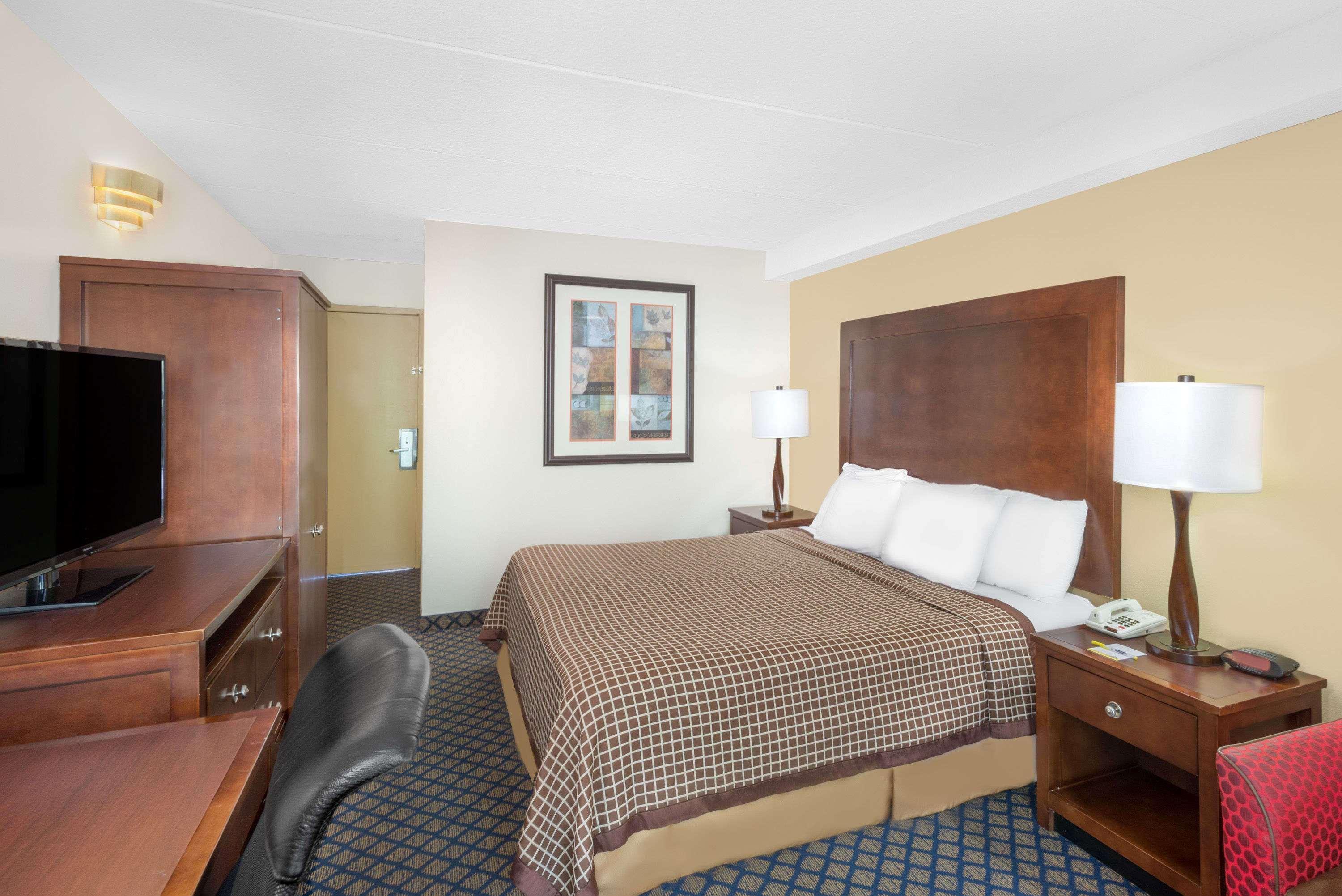 Days Inn By Wyndham Geneva/Finger Lakes Extérieur photo