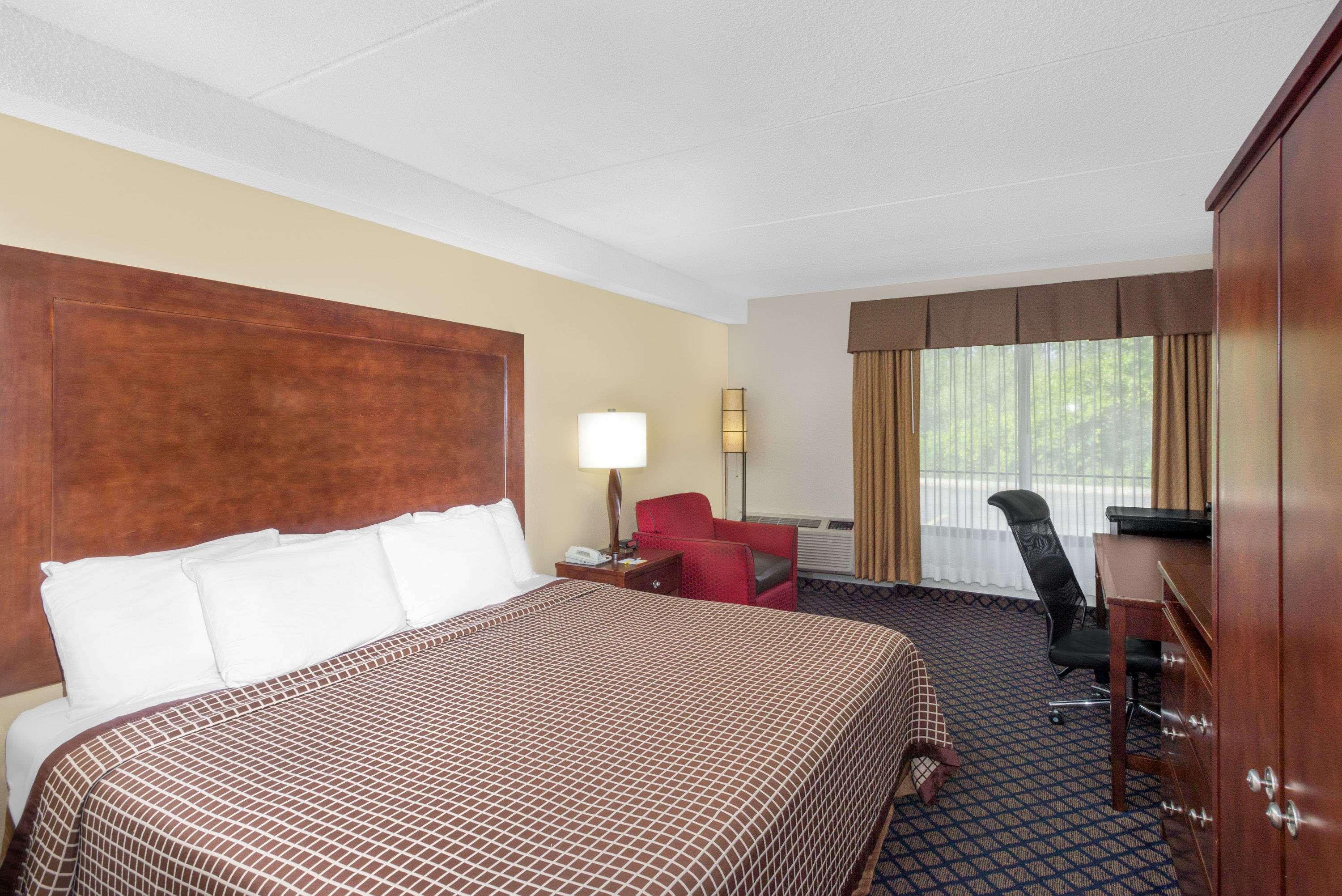 Days Inn By Wyndham Geneva/Finger Lakes Extérieur photo